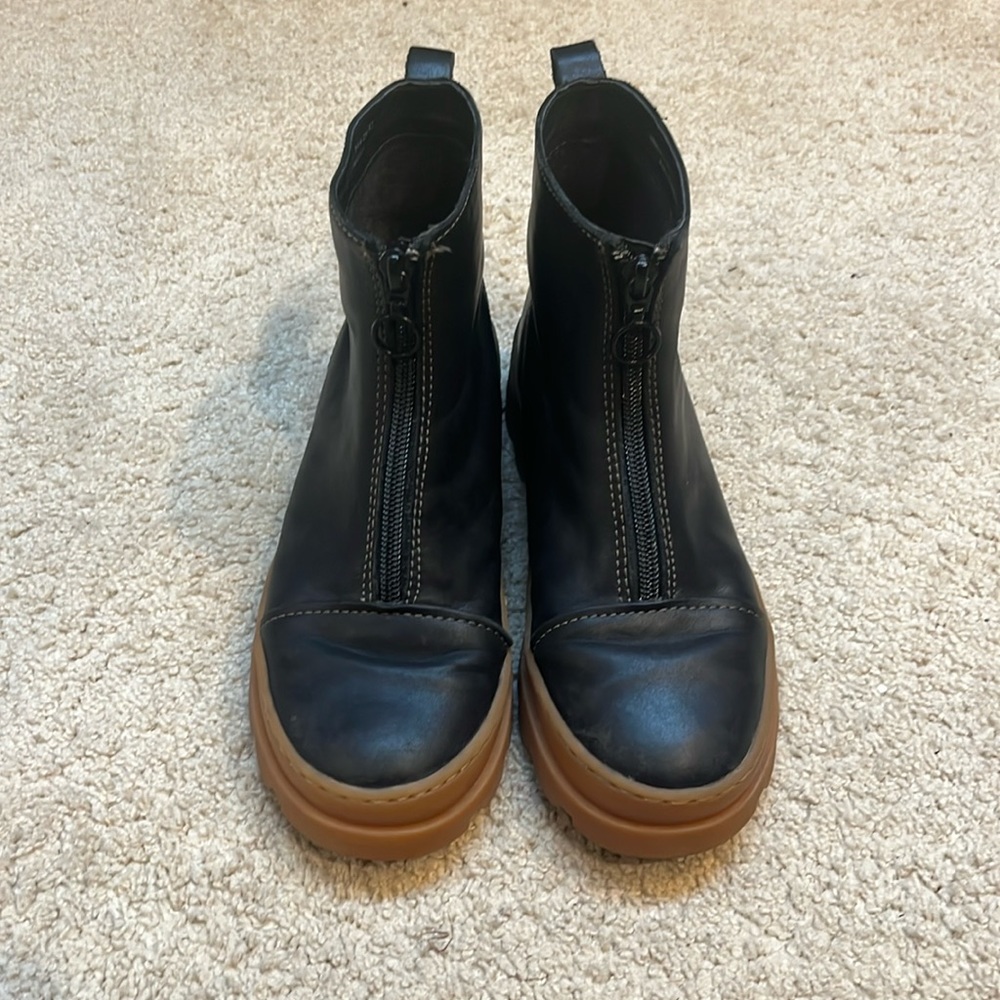 Camper Girls Kids Leather Boot with Zipper Pre-Owned Sz 34